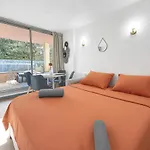 Avec Piscine, Balcon Prive A 5 Min Apartmán *