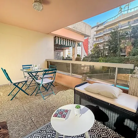 Avec Piscine, Balcon Prive A 5 Min דירה