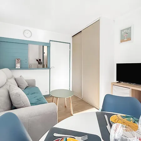 Avec Piscine, Balcon Prive A 5 Min Apartment *